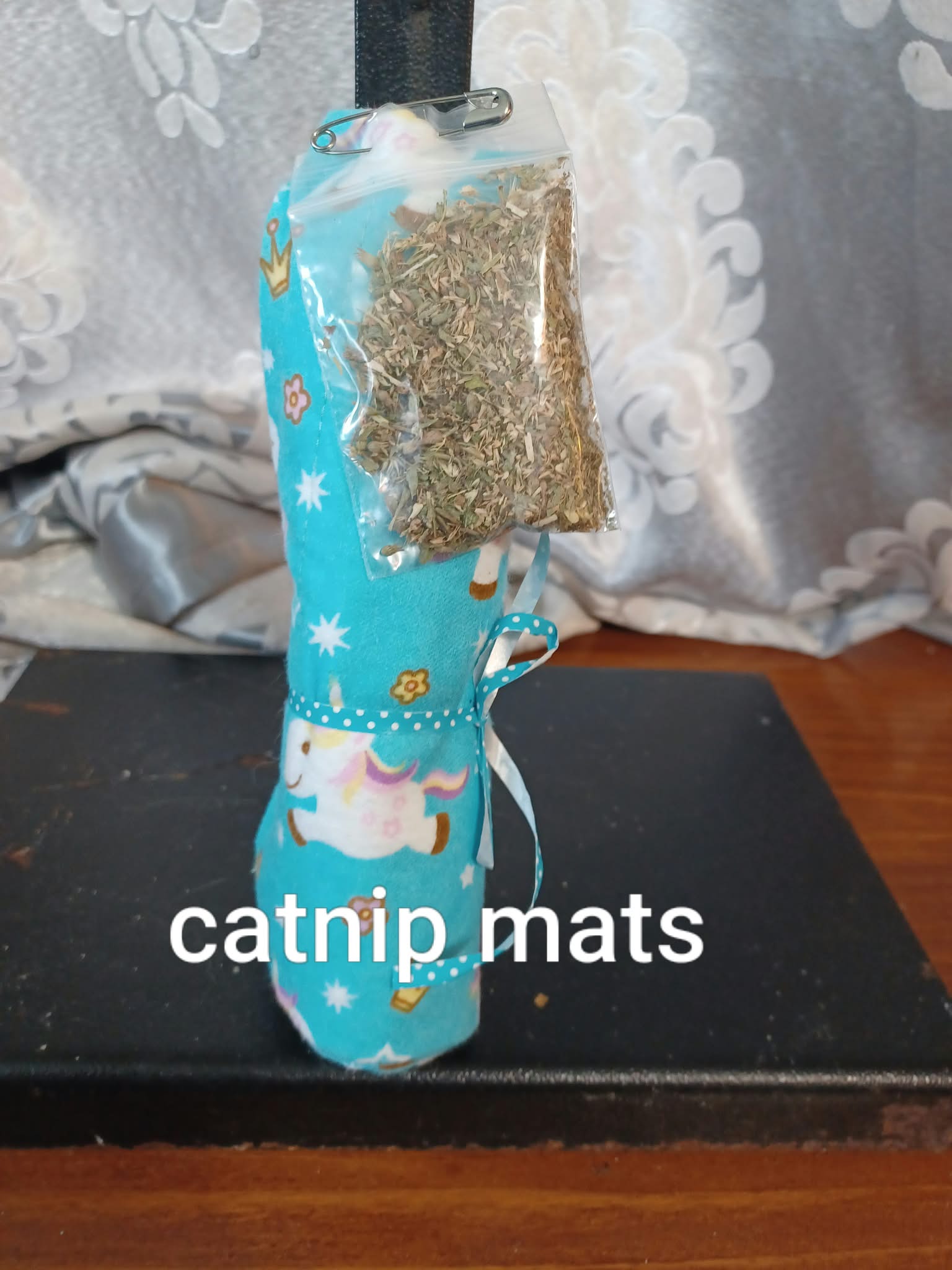 Catnip Kick Mat with Ribbon and Fresh Catnip